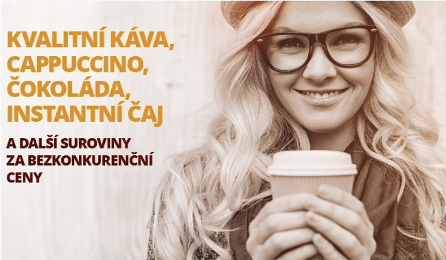 Dívka s kelímkem kávy